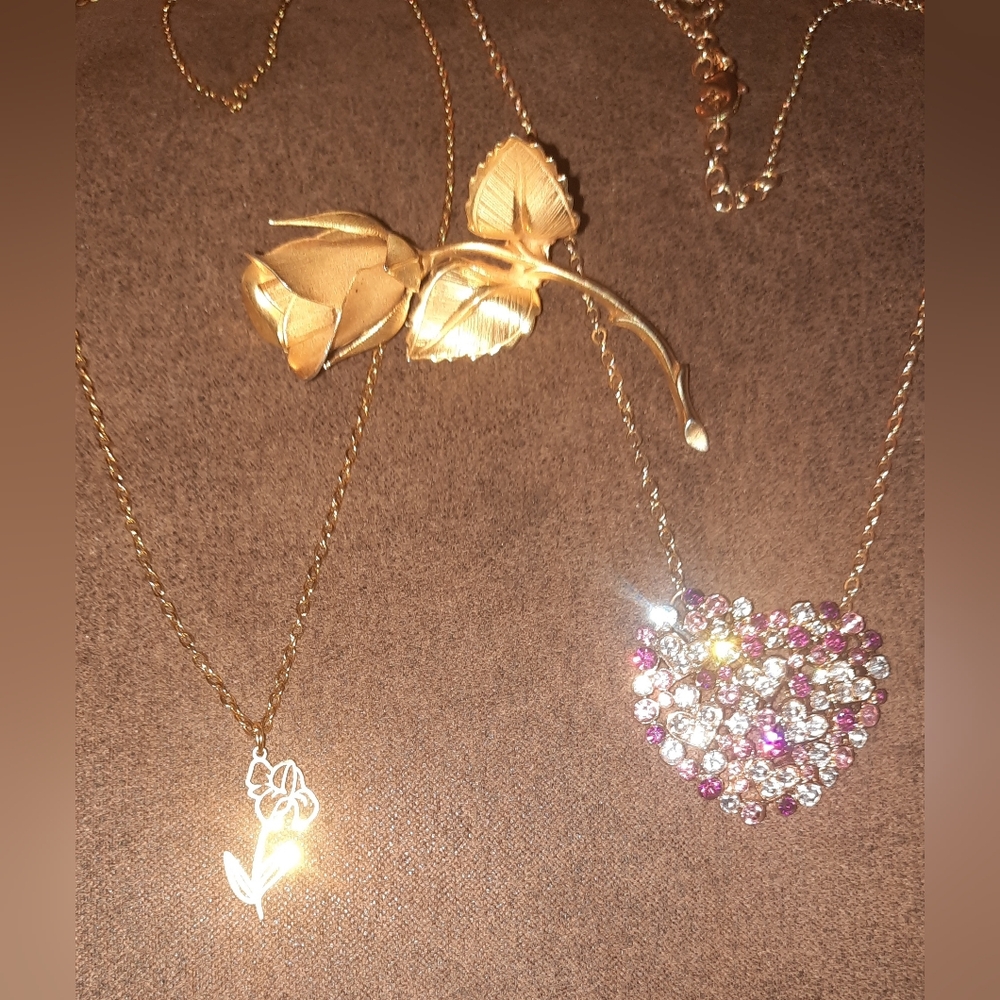 3 pieces Romantic romantic jewelry lot goldtone heart/floral - Picture 12 of 13